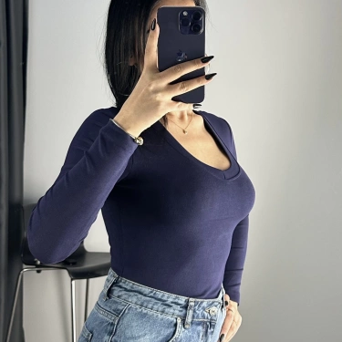 V Yaka Basic Bluz