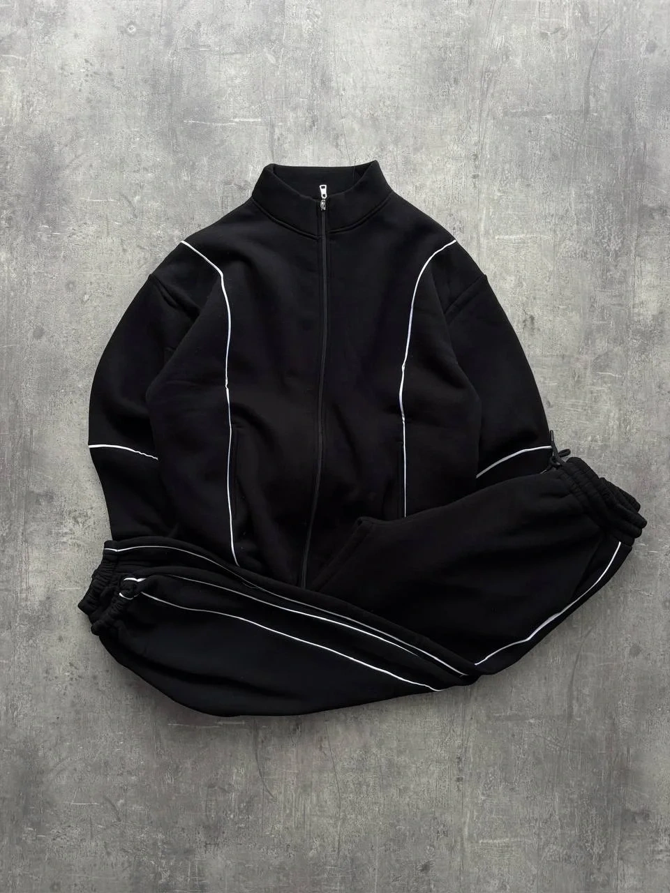 Biyeli Paça Lastik Şardonlu Eşofman Takımı-Siyah