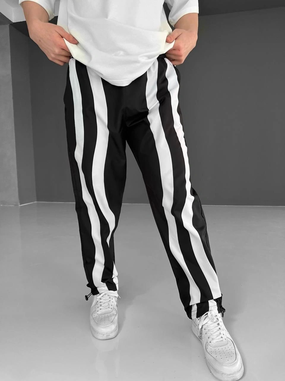 Diyagonal Tasarım Paraşüt Eşofman - Siyah