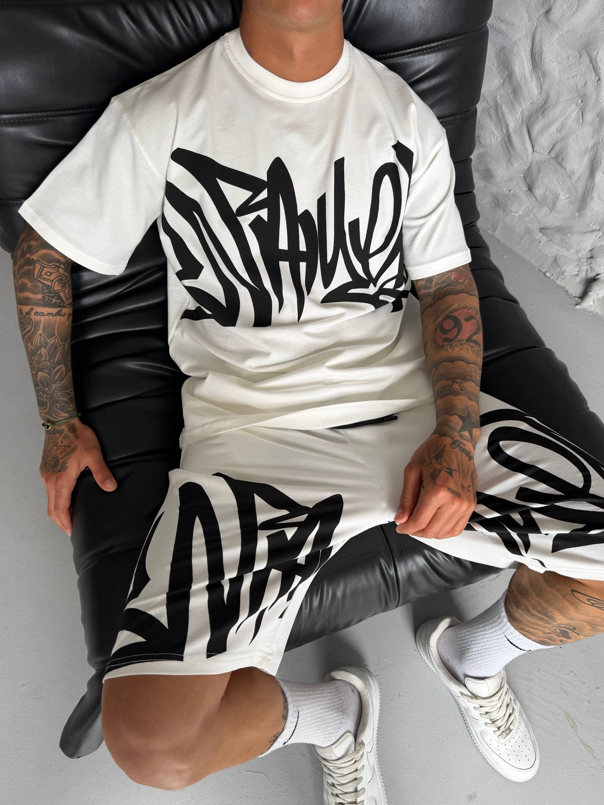 Graffiti Baskılı Unisex Şortlu Takım-Beyaz