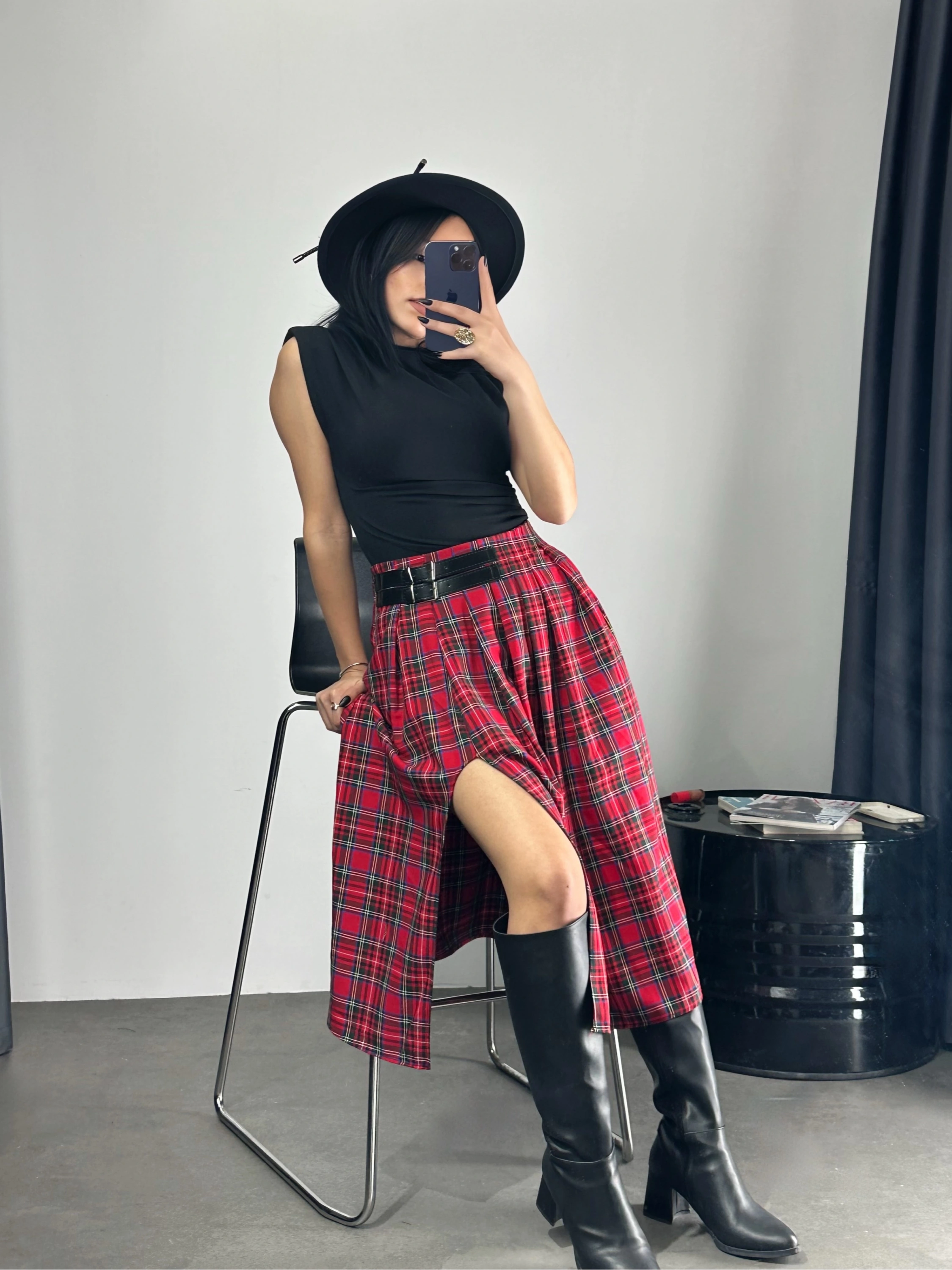 Kemerli Yırtmaçlı Ekose Desen Etek