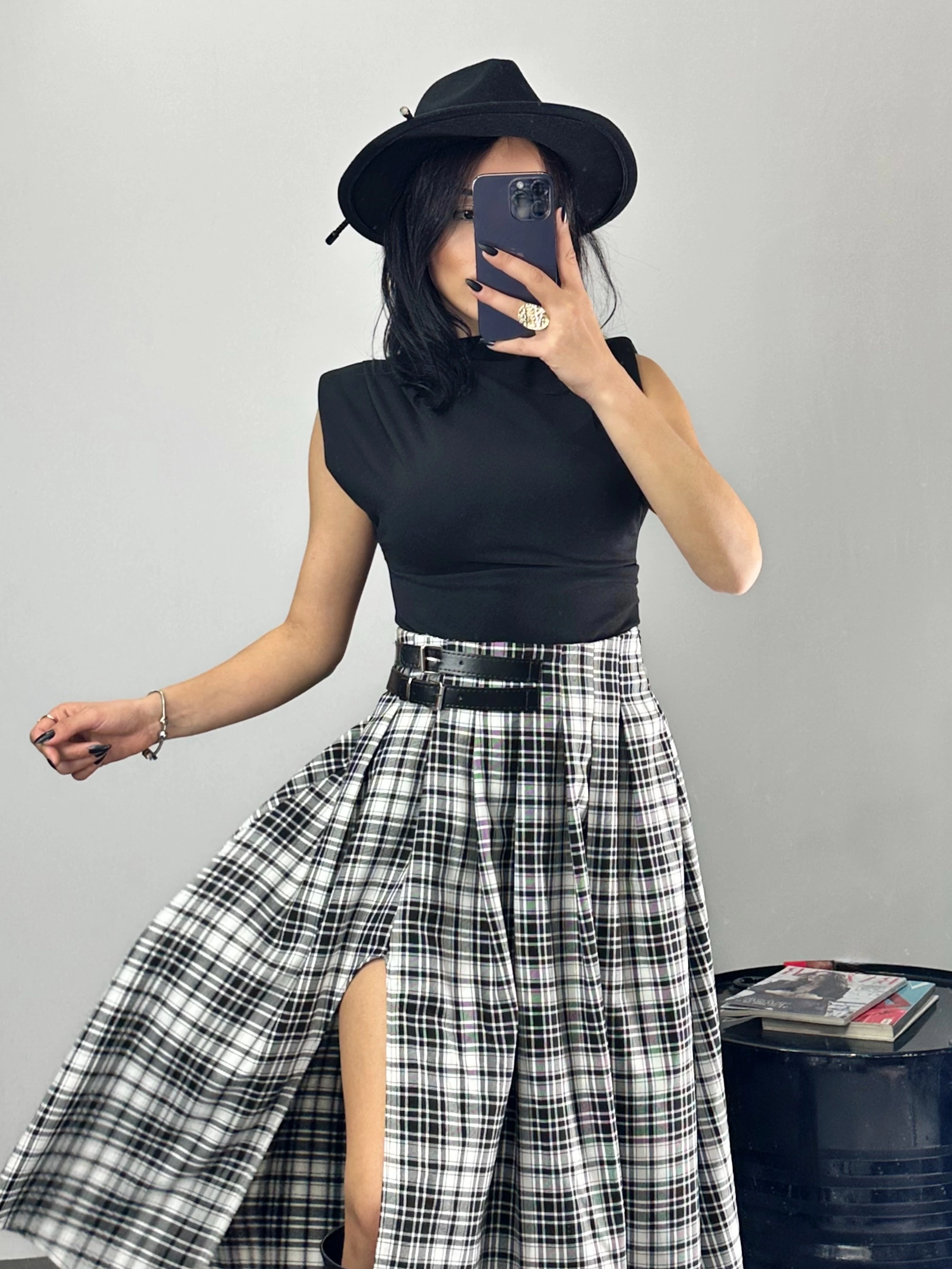 Kemerli Yırtmaçlı Ekose Desen Etek