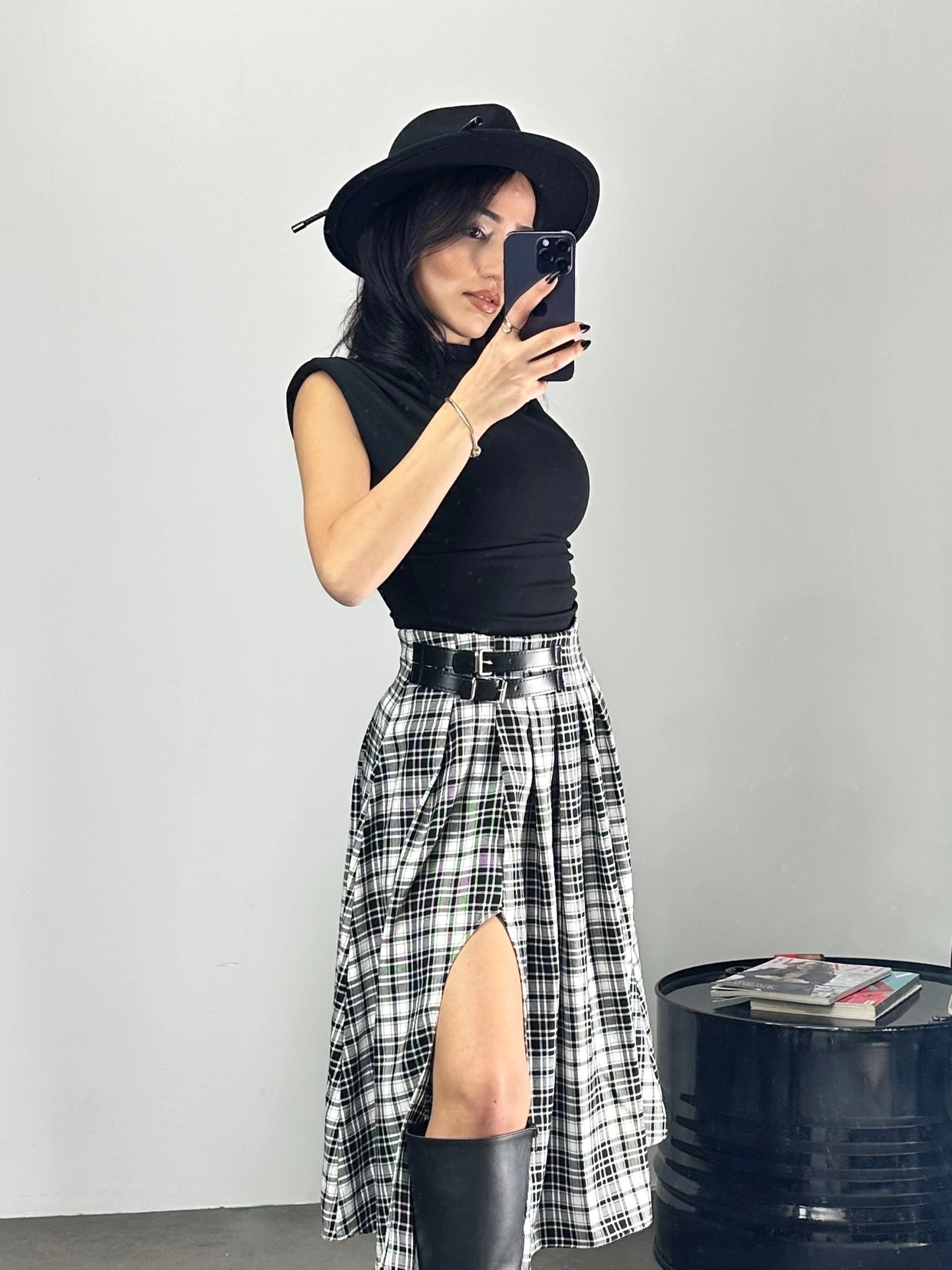 Kemerli Yırtmaçlı Ekose Desen Etek