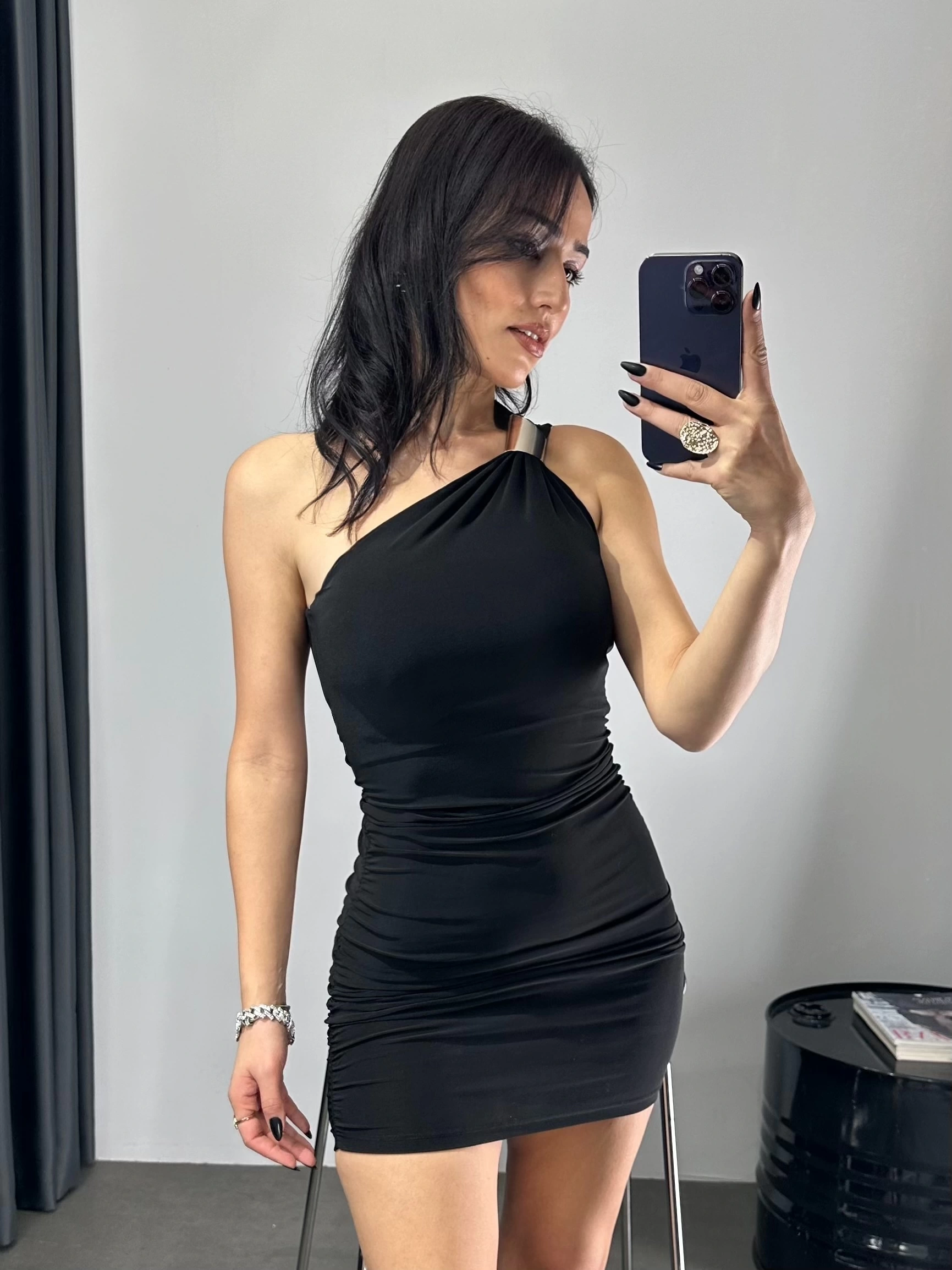 Omuz Aksesuarlı Mini Elbise