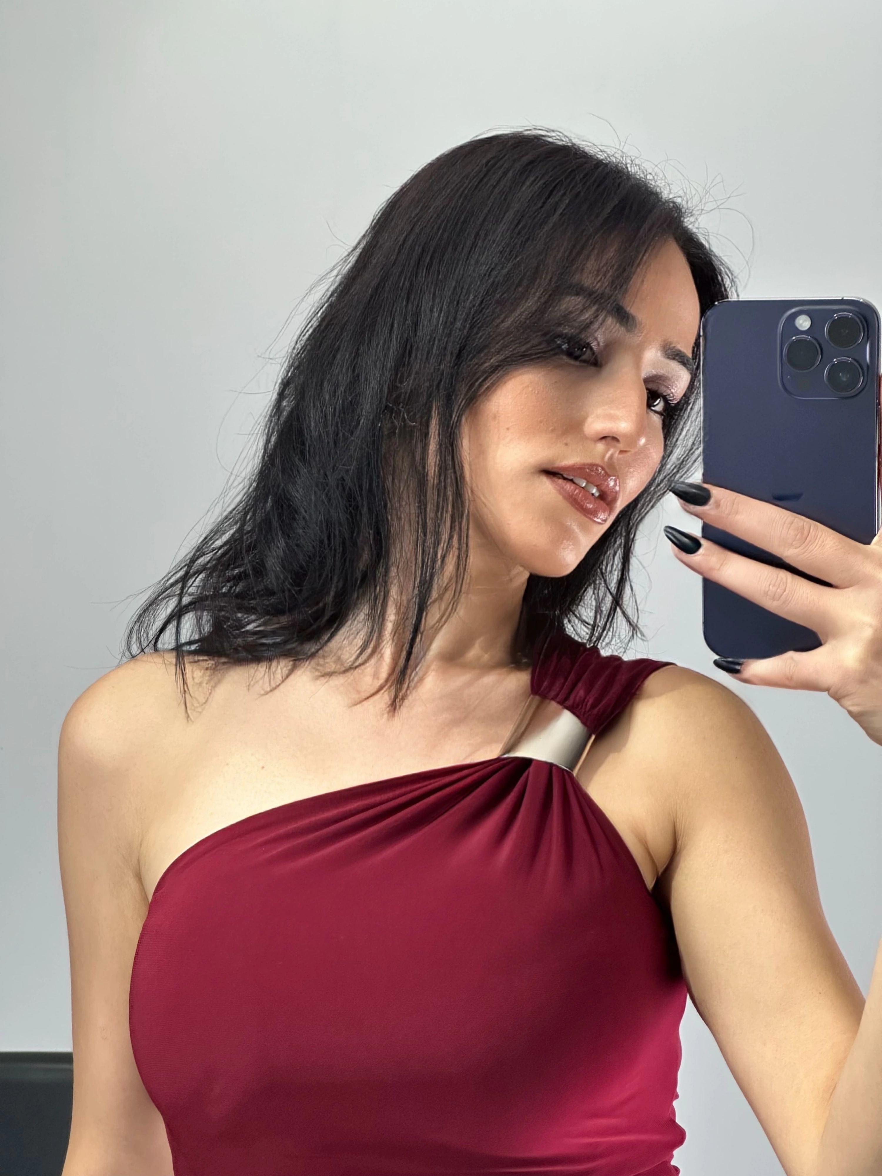 Omuz Aksesuarlı Mini Elbise