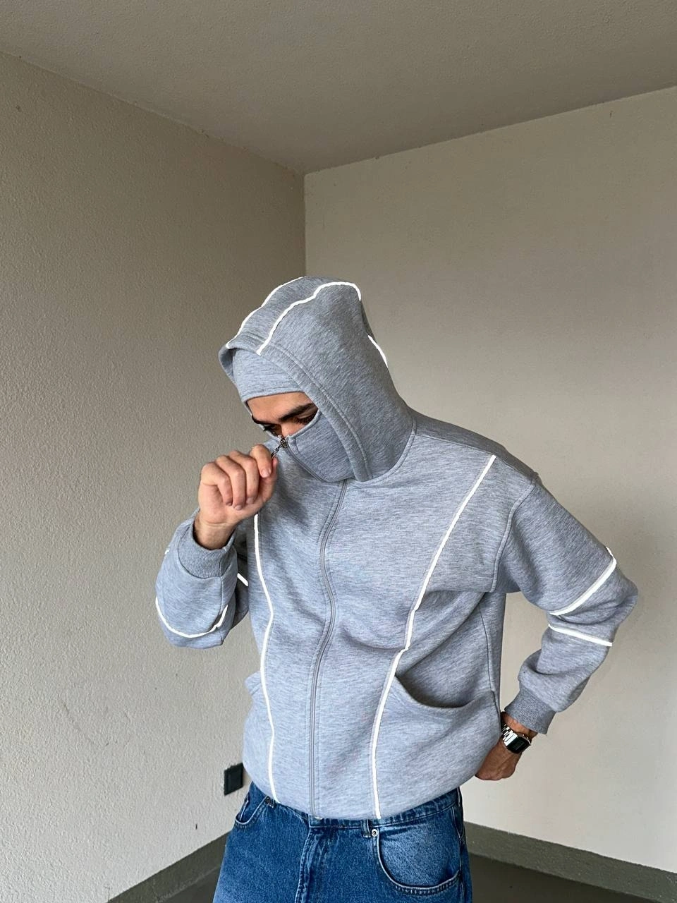 Reflektör Detaylı Maskeli Hoodie-Gri