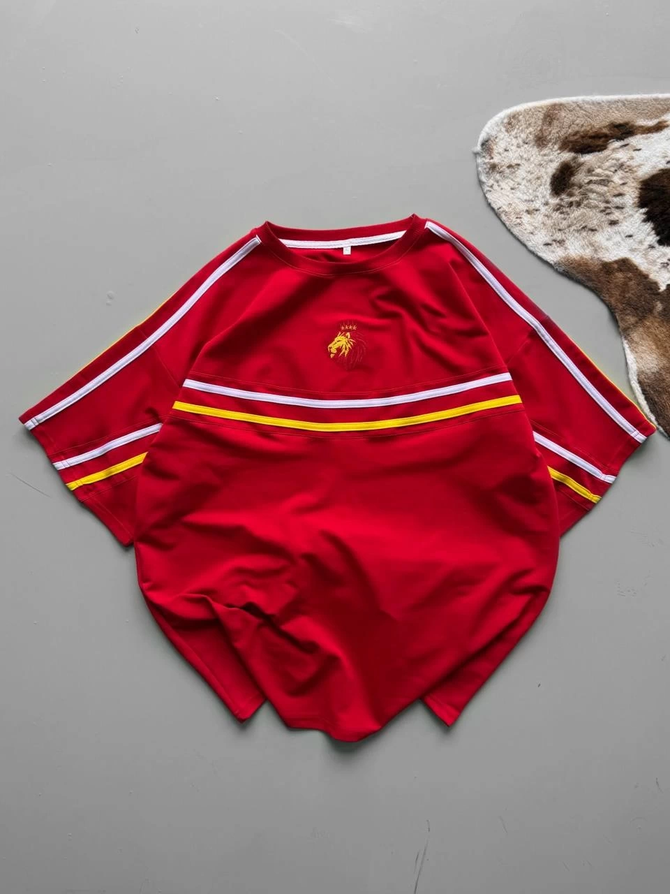 Aslan Şeritli Unisex Tshirt - Kırmızı