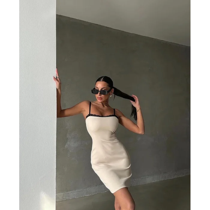 Dantel detay mini elbise