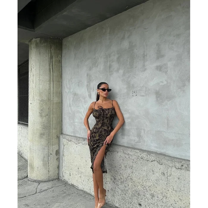 Yırtmaç detay midi boy elbise