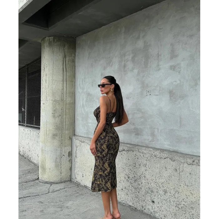 Yırtmaç detay midi boy elbise