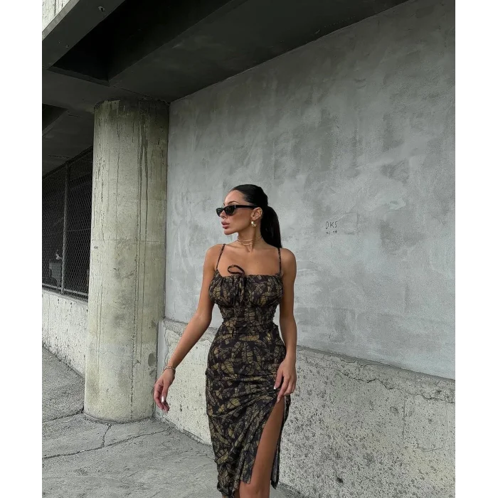 Yırtmaç detay midi boy elbise