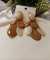 Euro Aksesuar Kadın Krem ve Kahve Tonlu Reçine Damla Küpe - Vintage Stil Büyük Boy Sallantılı Bijuteri Küpe