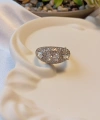 Xuping Jewelry Oval İri Taşlı ve Pavé Detaylı 14K Altın Kaplama Yüzük - 7 Numara (Euro Aksesuar)