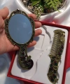 Vintage Mor ve Yeşil Taşlı Tavus Kuşu Motifli Çanta Boy El Aynası ve Tarak Seti