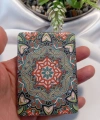 Yeşil ve Turuncu Tonlarında Mandala Desenli Işıltılı Dikdörtgen Cep Aynası (7x1 cm)