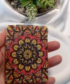 Kırmızı ve Sarı Mandala Desenli Işıltılı Dikdörtgen Cep Aynası (7x1 cm)