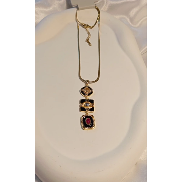 Üç Renk, Tek Hikaye: Üçlü Tılsım (Trinity) Kolye – Euro Aksesuar