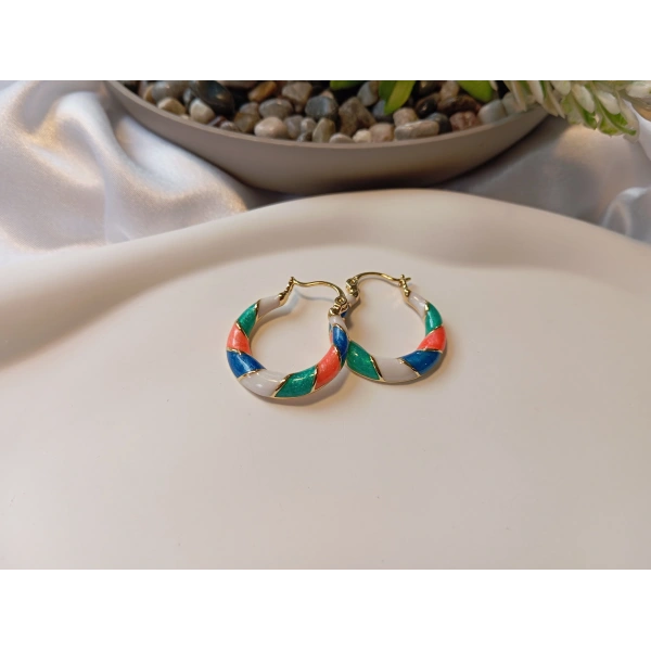 Xuping Gold Kaplama Renkli Emaye İşlemeli Üçlü Sarmal Halka Küpe (3 cm)