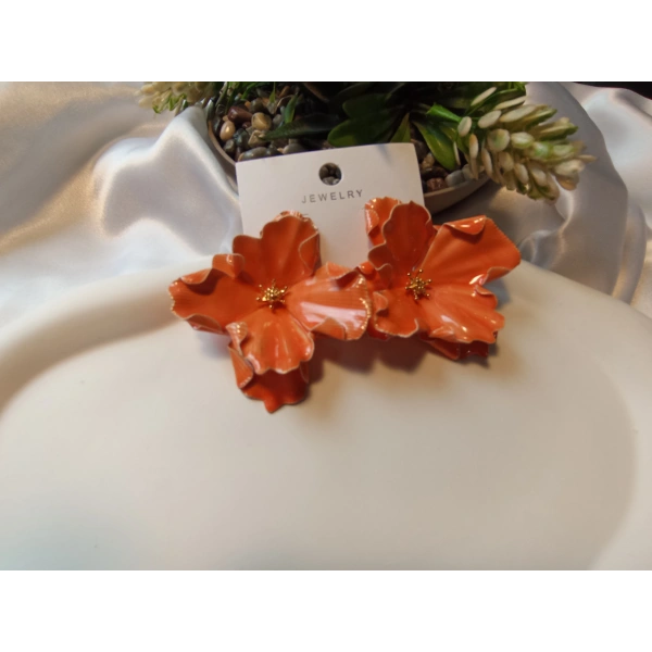 Turuncu Emaye İşlemeli Büyük Çiçek Tasarım Bijuteri Küpe (5,5 cm)