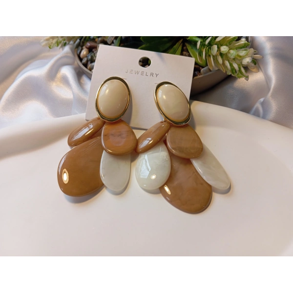 Euro Aksesuar Kadın Krem ve Kahve Tonlu Reçine Damla Küpe - Vintage Stil Büyük Boy Sallantılı Bijuteri Küpe