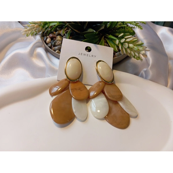 Euro Aksesuar Kadın Krem ve Kahve Tonlu Reçine Damla Küpe - Vintage Stil Büyük Boy Sallantılı Bijuteri Küpe