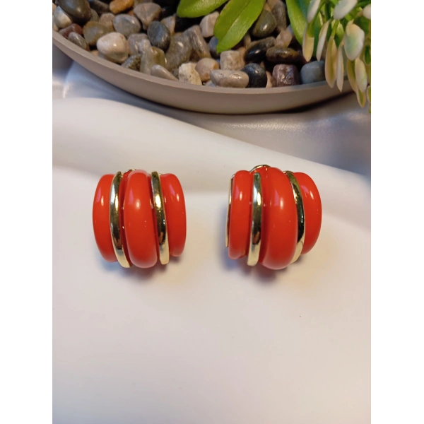 Altın Rengi Şeritli Kırmızı Lüks Tasarım Küpe