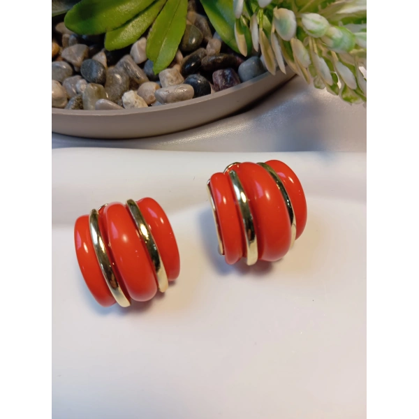 Altın Rengi Şeritli Kırmızı Lüks Tasarım Küpe