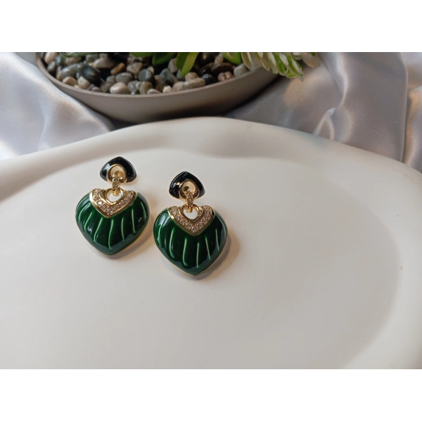 Euro Aksesuar - Emerald Heart: Altın Kaplama Yeşil Mine İşlemeli Zirkon Taşlı Kalp Küpe
