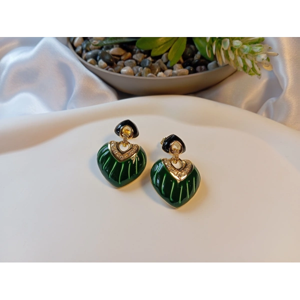 Euro Aksesuar - Emerald Heart: Altın Kaplama Yeşil Mine İşlemeli Zirkon Taşlı Kalp Küpe