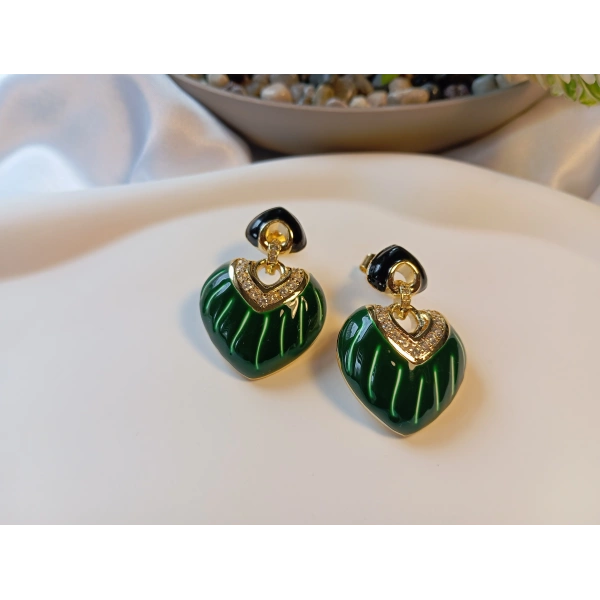 Euro Aksesuar - Emerald Heart: Altın Kaplama Yeşil Mine İşlemeli Zirkon Taşlı Kalp Küpe