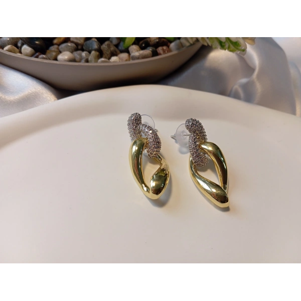 4 cm Işıltılı Zincir Formlu Lüks Küpe - Altın Kaplama Pave Taşlı İkili Geçmeli Küpe