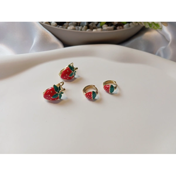 Euro Aksesuar Xuping Gold Çilek Figürlü Mine İşlemeli Çocuk ve Kadın Küpesi