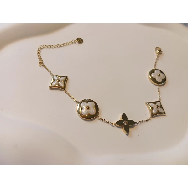 Gold Yonca Detaylı Çelik Bileklik