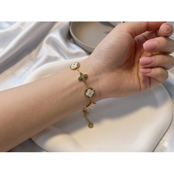 Gold Yonca Detaylı Çelik Bileklik