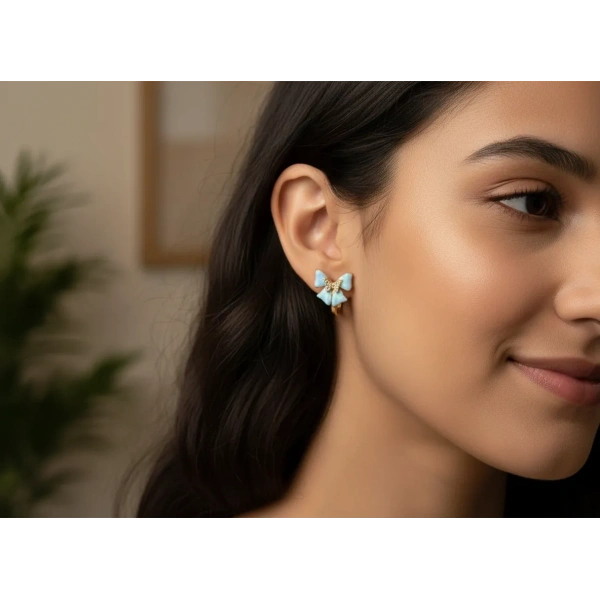 Xuping Jewelry Zirkon Taşlı ve Mineli Minimal Kelebek Küpe (1,5 cm)