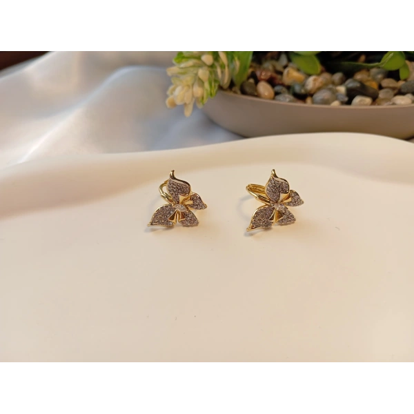 Xuping Jewelry 14 Ayar Altın Kaplama Zirkon Taşlı Minimal Çiçek Küpe (1,5 cm)