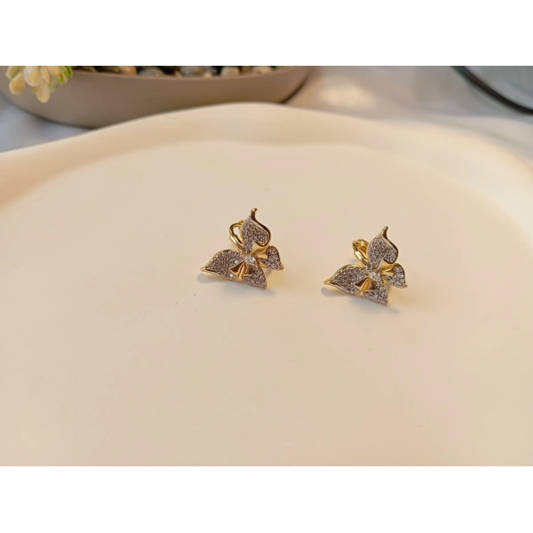 Xuping Jewelry 14 Ayar Altın Kaplama Zirkon Taşlı Minimal Çiçek Küpe (1,5 cm)