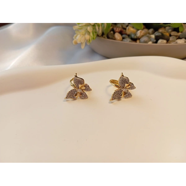 Xuping Jewelry 14 Ayar Altın Kaplama Zirkon Taşlı Minimal Çiçek Küpe (1,5 cm)