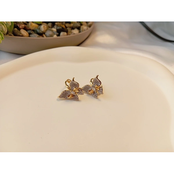 Xuping Jewelry 14 Ayar Altın Kaplama Zirkon Taşlı Minimal Çiçek Küpe (1,5 cm)