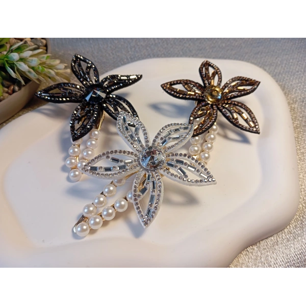 Euro Aksesuar Kristal Taşlı Çiçek Figürlü ve İncili Lüks Yan Toka Seti (Siyah, Gold, Gümüş)