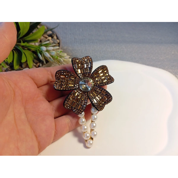 Euro Aksesuar Kristal Taşlı Çiçek Figürlü ve İncili Lüks Yan Toka