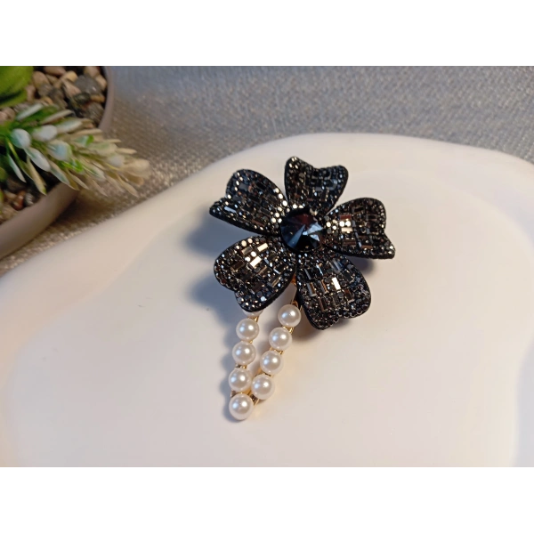 Euro Aksesuar Kristal Taşlı Çiçek Figürlü ve İncili Lüks Yan Toka