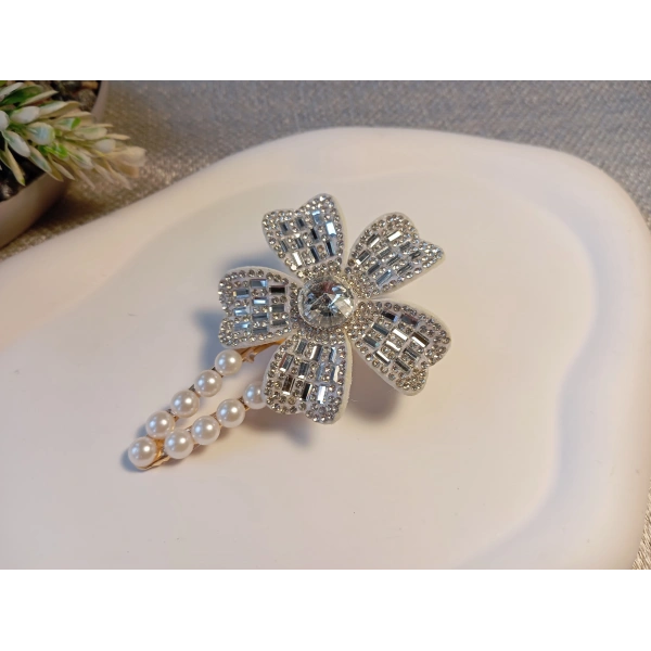 Euro Aksesuar Kristal Taşlı Çiçek Figürlü ve İncili Lüks Yan Toka