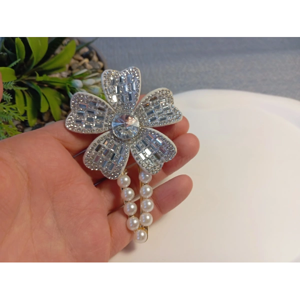 Euro Aksesuar Kristal Taşlı Çiçek Figürlü ve İncili Lüks Yan Toka