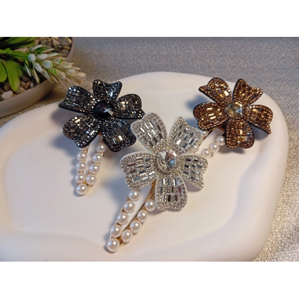 Euro Aksesuar Kristal Taşlı Çiçek Figürlü ve İncili Lüks Yan Toka