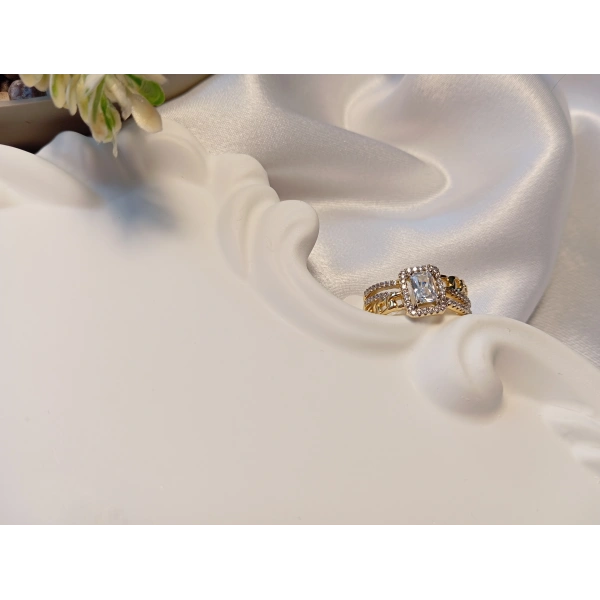 Xuping Jewelry Kadın Baget Kesim Zirkon Taşlı Zincir Detaylı Yüzük (8 Numara) 14 K Kaplama