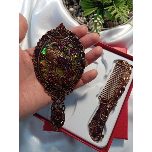 Vintage Bordo Detaylı Tavus Kuşu Motifli Çanta Boy El Aynası ve Tarak Seti