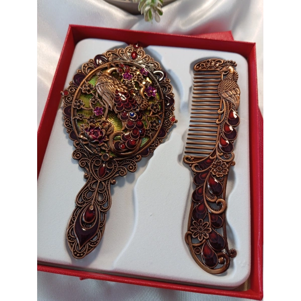 Vintage Bordo Detaylı Tavus Kuşu Motifli Çanta Boy El Aynası ve Tarak Seti