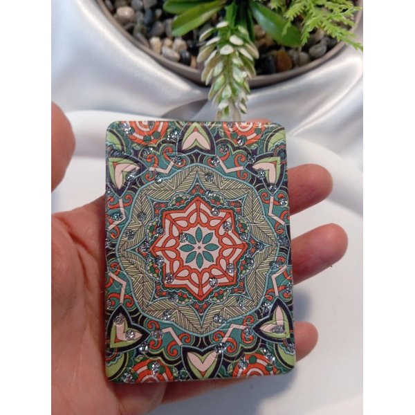 Yeşil ve Turuncu Tonlarında Mandala Desenli Işıltılı Dikdörtgen Cep Aynası (7x1 cm)