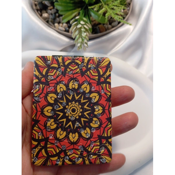 Kırmızı ve Sarı Mandala Desenli Işıltılı Dikdörtgen Cep Aynası (7x1 cm)